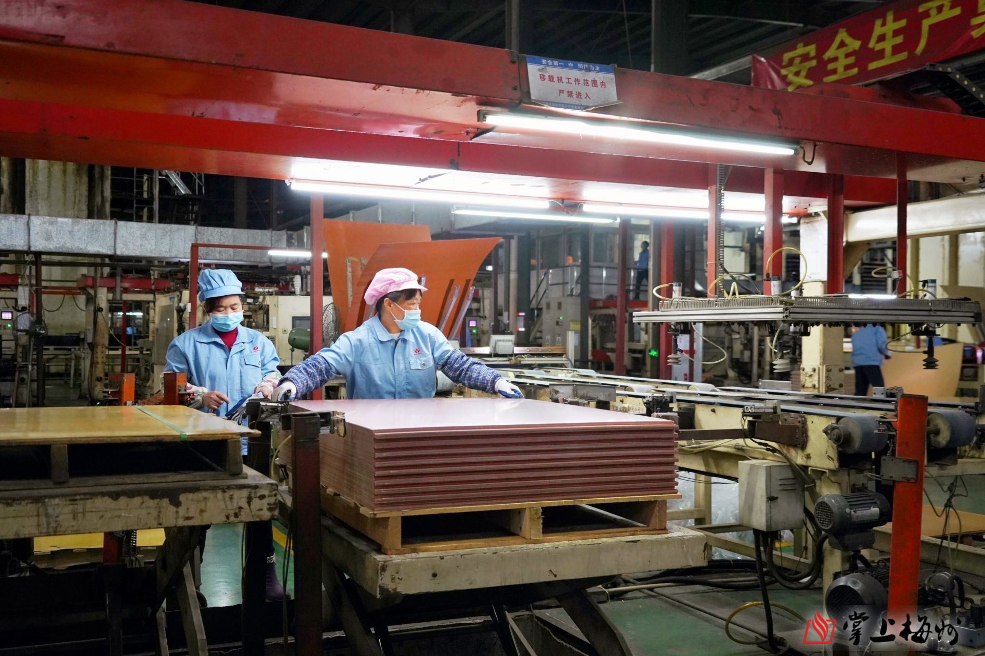 安心返鄉來 發展路更寬！梅州市威利邦電子科技有限公司深耕主業提升效能